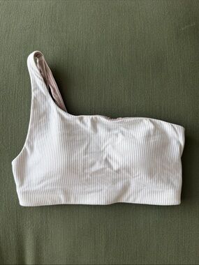 Lululemon Ribbed Nulu
Asymmetrical Yoga Bra - Light
Support A/B | Size 4, White